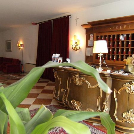 Hotel Europa Удіне Екстер'єр фото