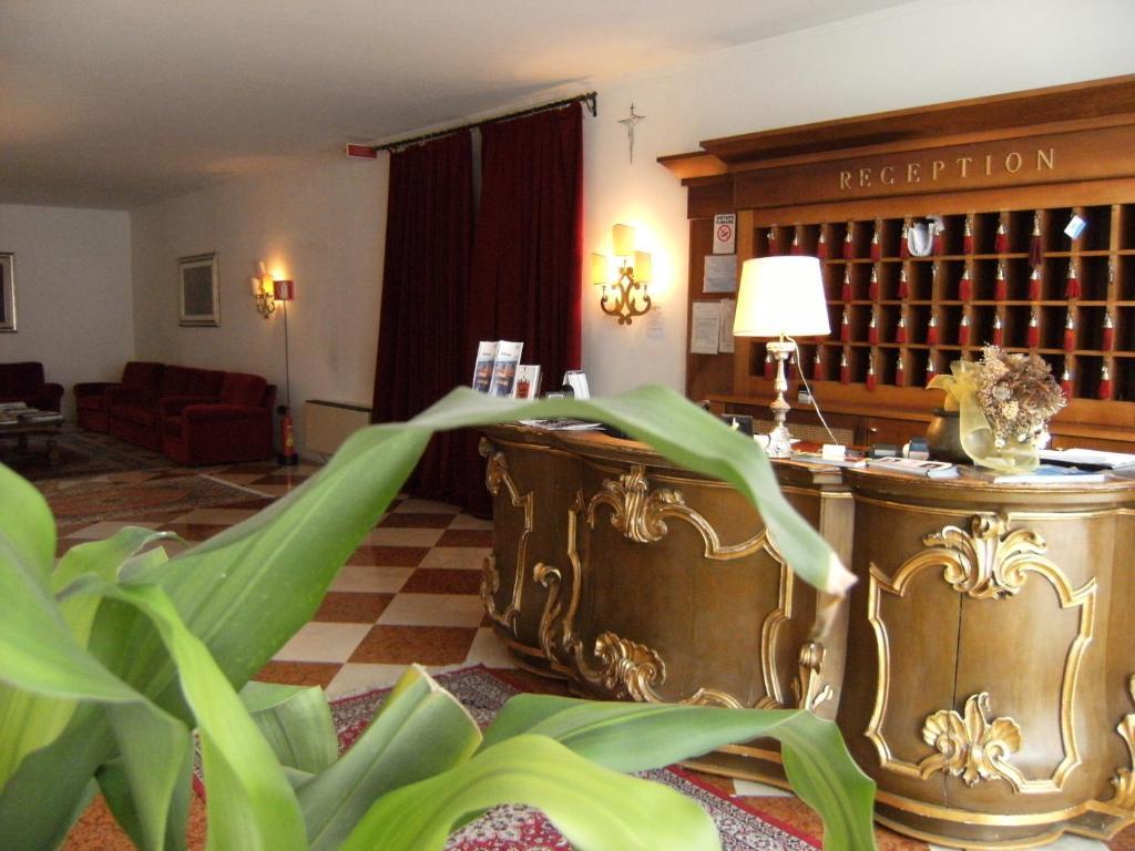 Hotel Europa Удіне Екстер'єр фото