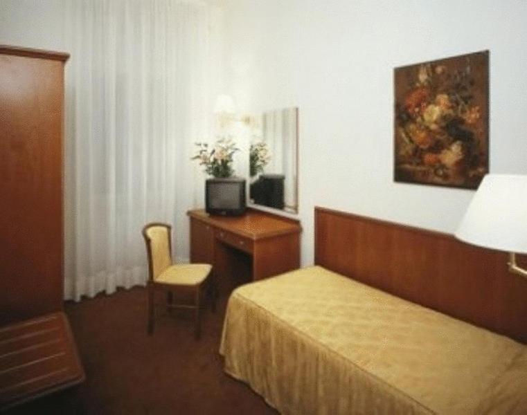 Hotel Europa Удіне Екстер'єр фото