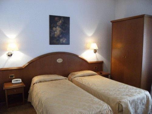 Hotel Europa Удіне Екстер'єр фото